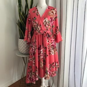 👒Love Chesley Floral Asymmetrical Dress Size L